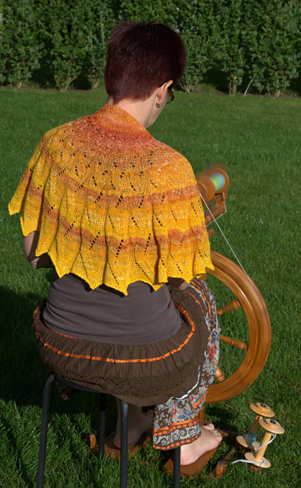 Sunday Sunrise shawl : Knittyspin Spring+Summer 2014